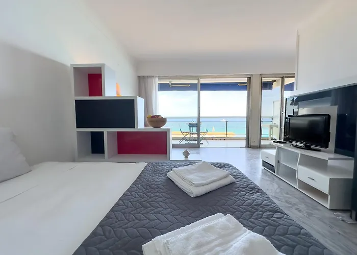 Holiday On The Beach, Bnb Rickeys