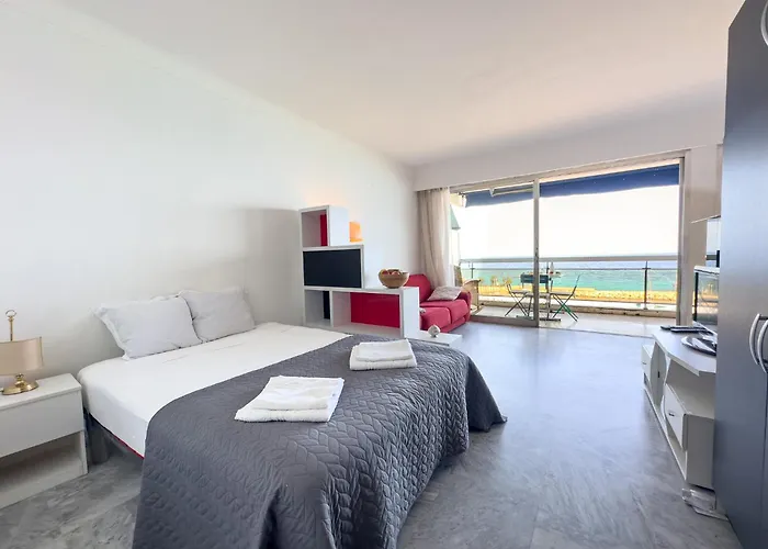 Holiday On The Beach, Bnb Rickeys